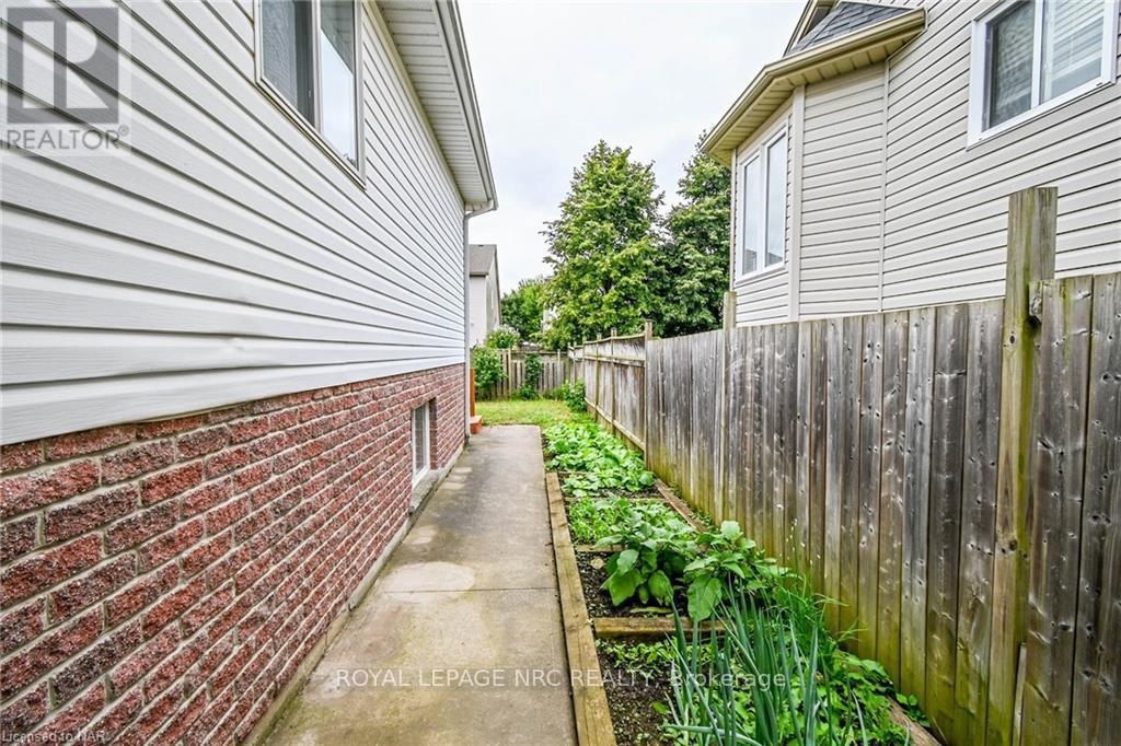 7005 Kelly Drive, Niagara Falls, Ontario  L2H 3J9 - Photo 7 - X13854472