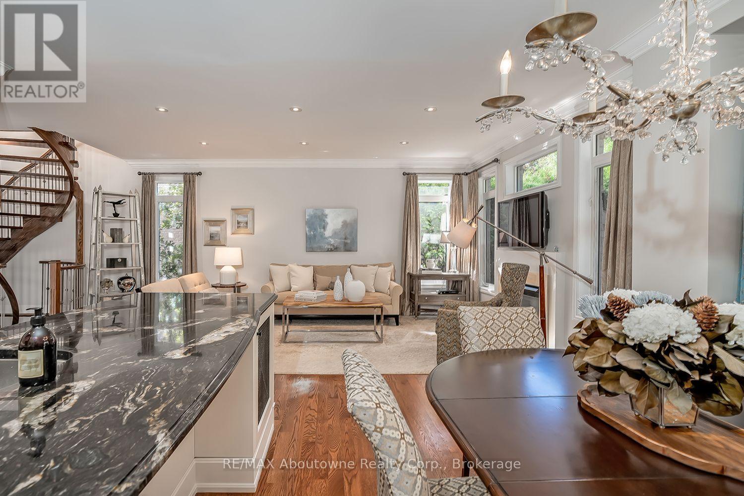 2351 Woodfield Road, Oakville, Ontario  L6H 6Y6 - Photo 12 - W13854538