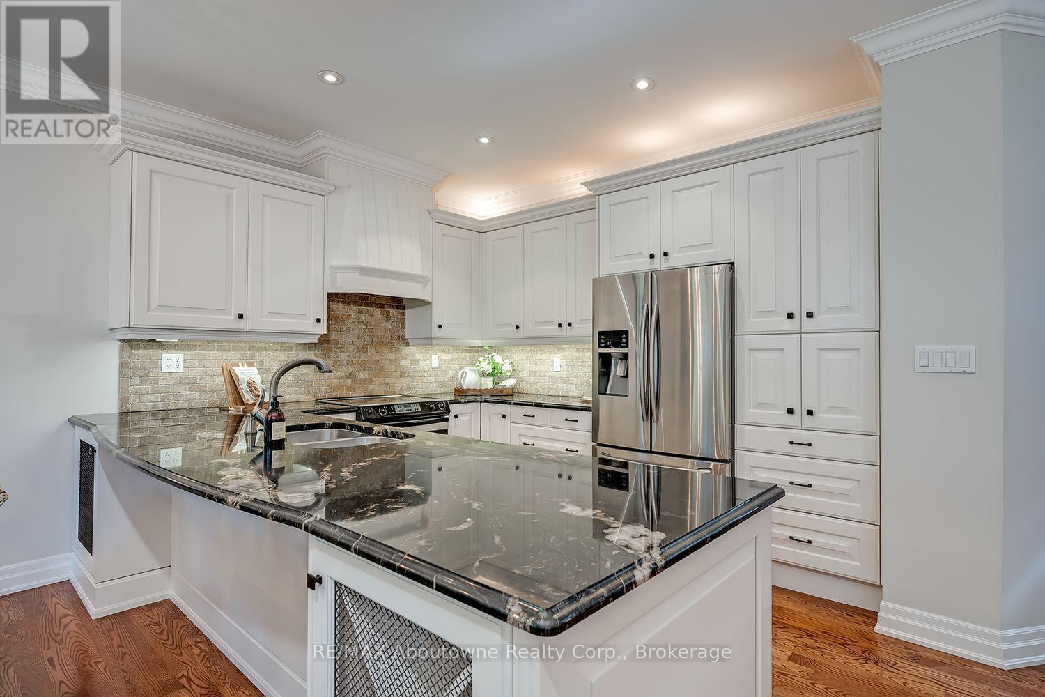 2351 Woodfield Road, Oakville, Ontario  L6H 6Y6 - Photo 13 - W13854538