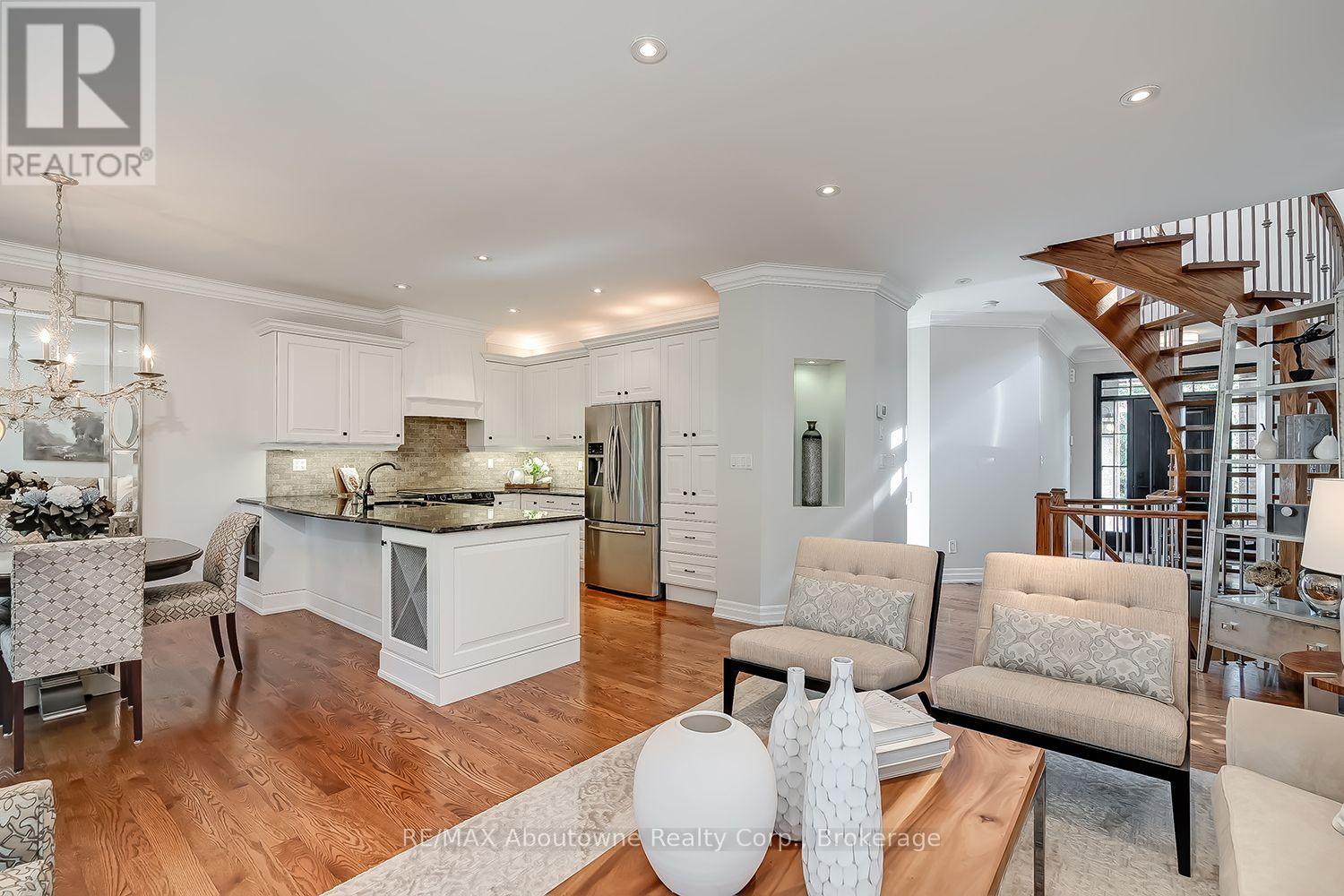 2351 Woodfield Road, Oakville, Ontario  L6H 6Y6 - Photo 8 - W13854538