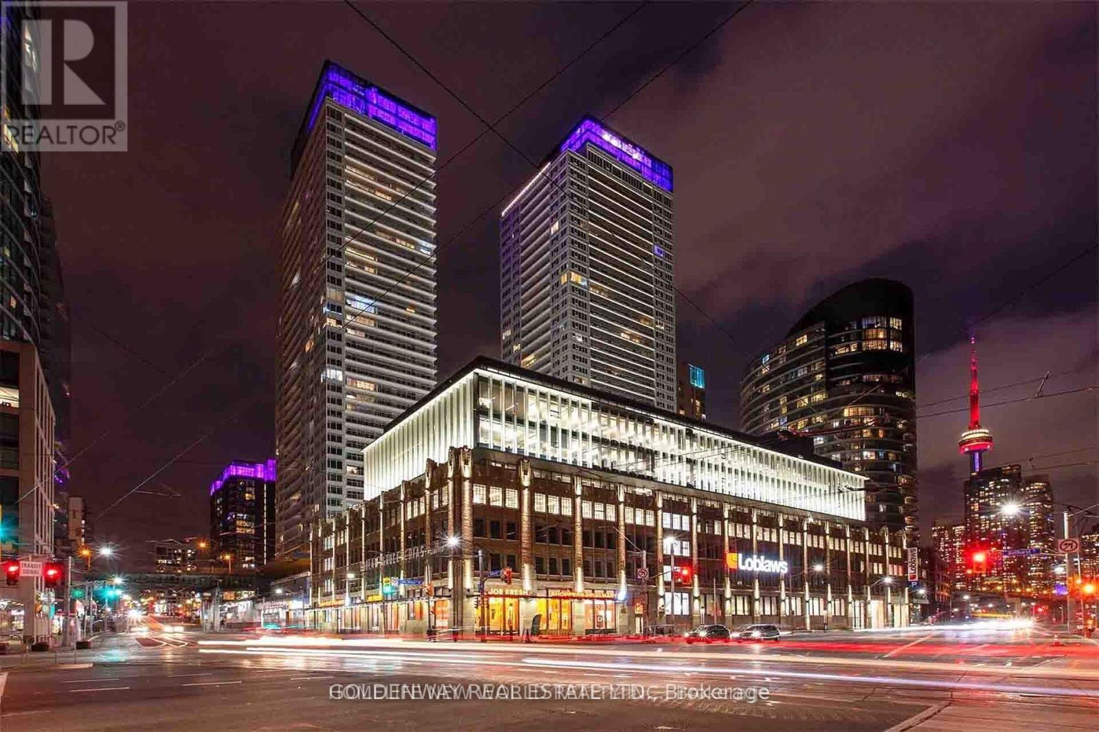 909 - 17 BATHURST STREET