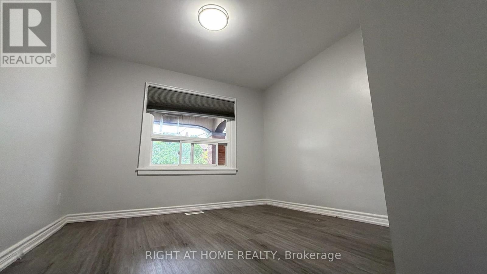 Main - 408 Strathmore Boulevard, Toronto, Ontario  M4C 1N5 - Photo 3 - E13854506