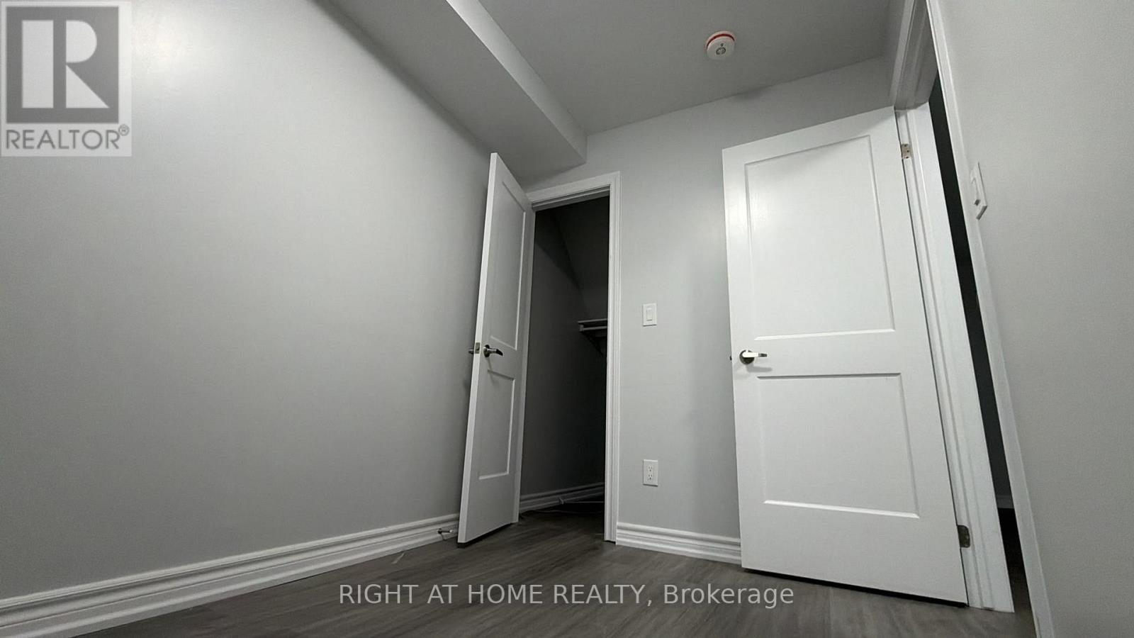 Main - 408 Strathmore Boulevard, Toronto, Ontario  M4C 1N5 - Photo 4 - E13854506