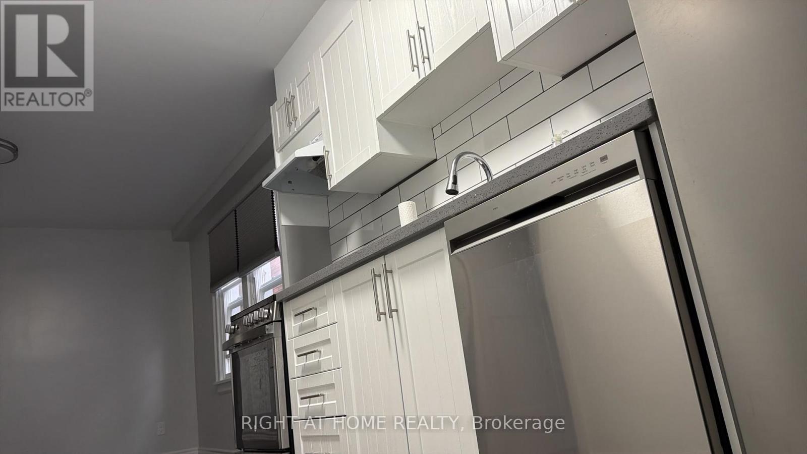 Main - 408 Strathmore Boulevard, Toronto, Ontario  M4C 1N5 - Photo 7 - E13854506