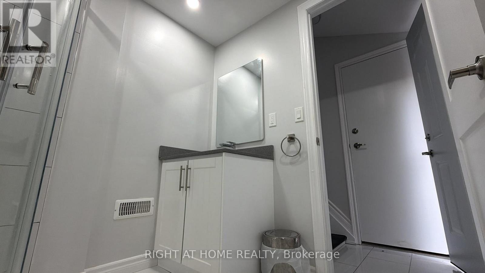 Main - 408 Strathmore Boulevard, Toronto, Ontario  M4C 1N5 - Photo 8 - E13854506