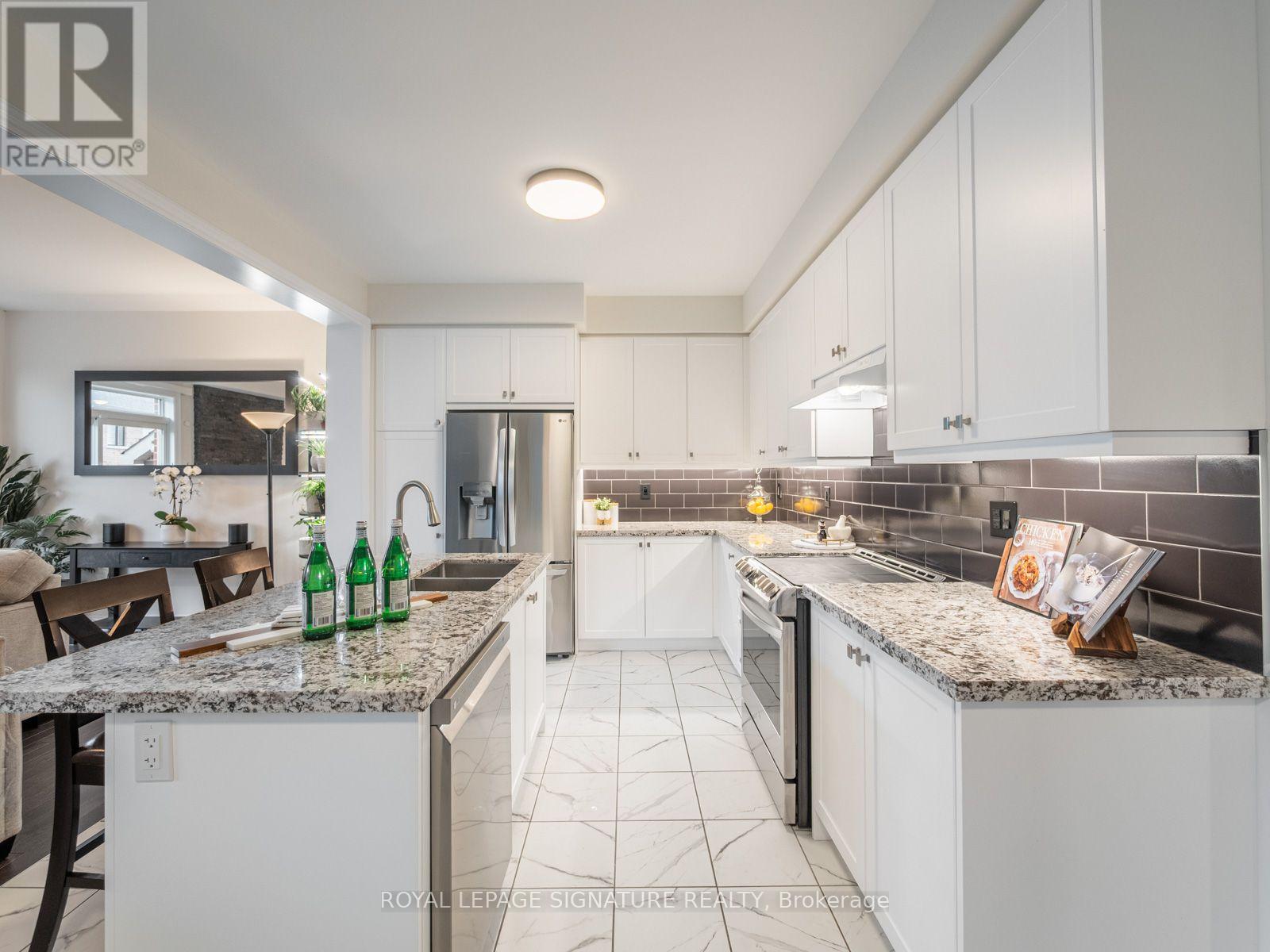 1055 Skyridge Boulevard, Pickering, Ontario  L1X 0G5 - Photo 7 - E13854574
