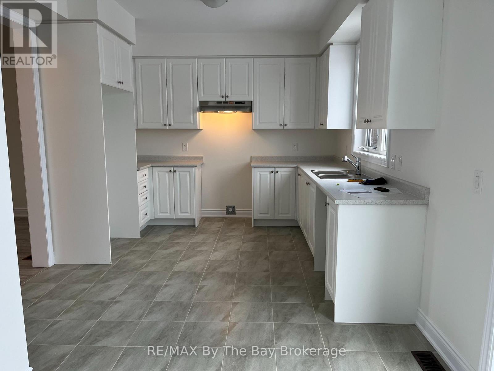 17 Carriage Lane, Wasaga Beach, Ontario  L9Z 0M5 - Photo 2 - S13854490