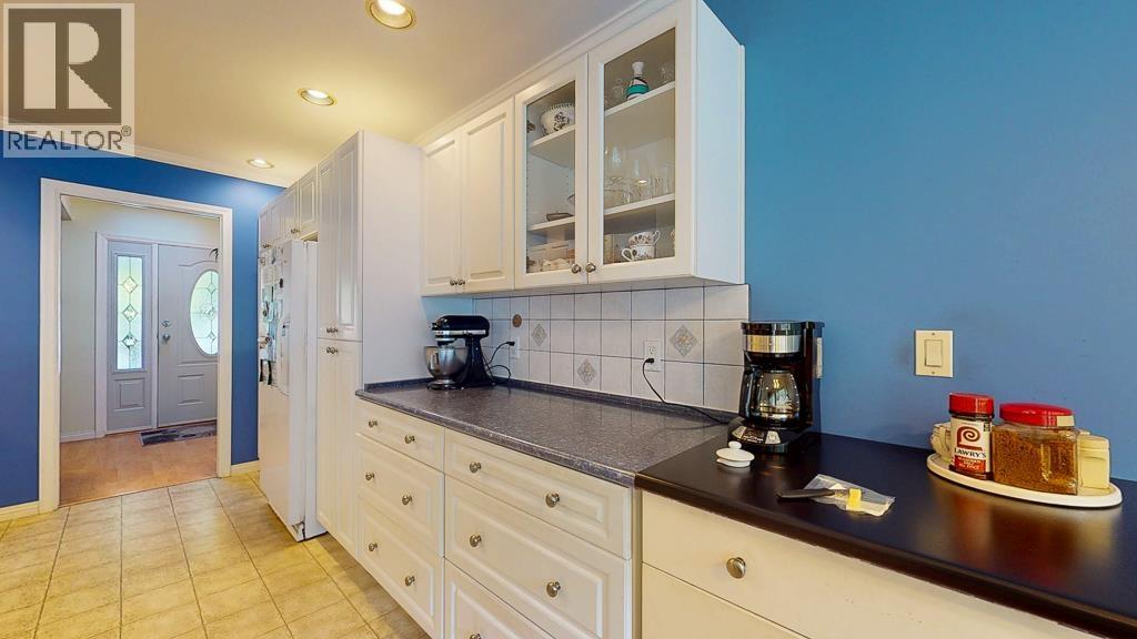 619 Ocean View, Gibsons, British Columbia  V0N 1V3 - Photo 15 - R3171703
