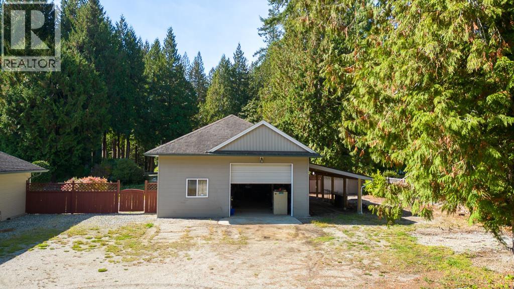 619 Ocean View, Gibsons, British Columbia  V0N 1V3 - Photo 2 - R3171703