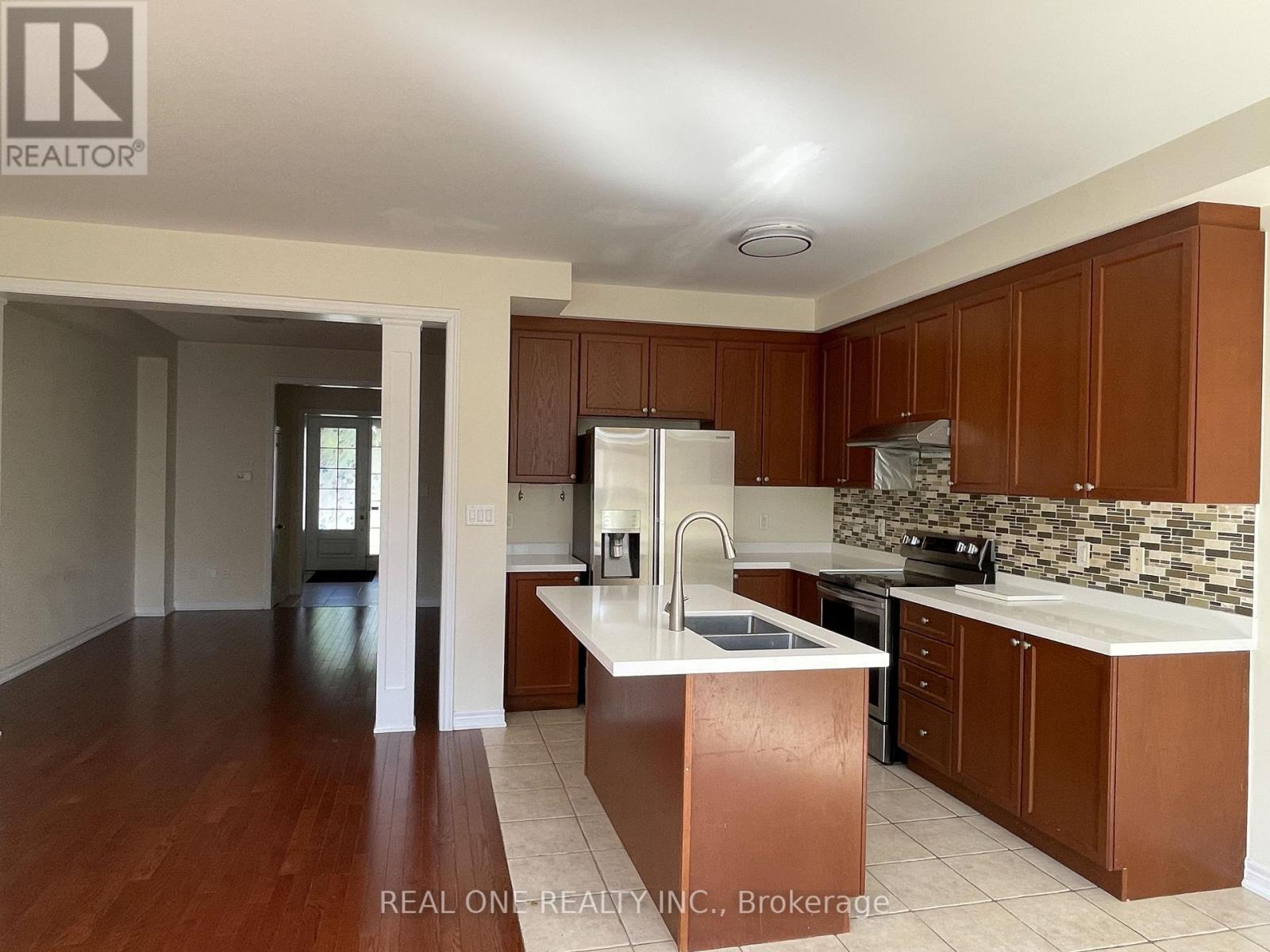 25 Paper Mills Crescent, Richmond Hill, Ontario  L4E 0V5 - Photo 5 - N13854608