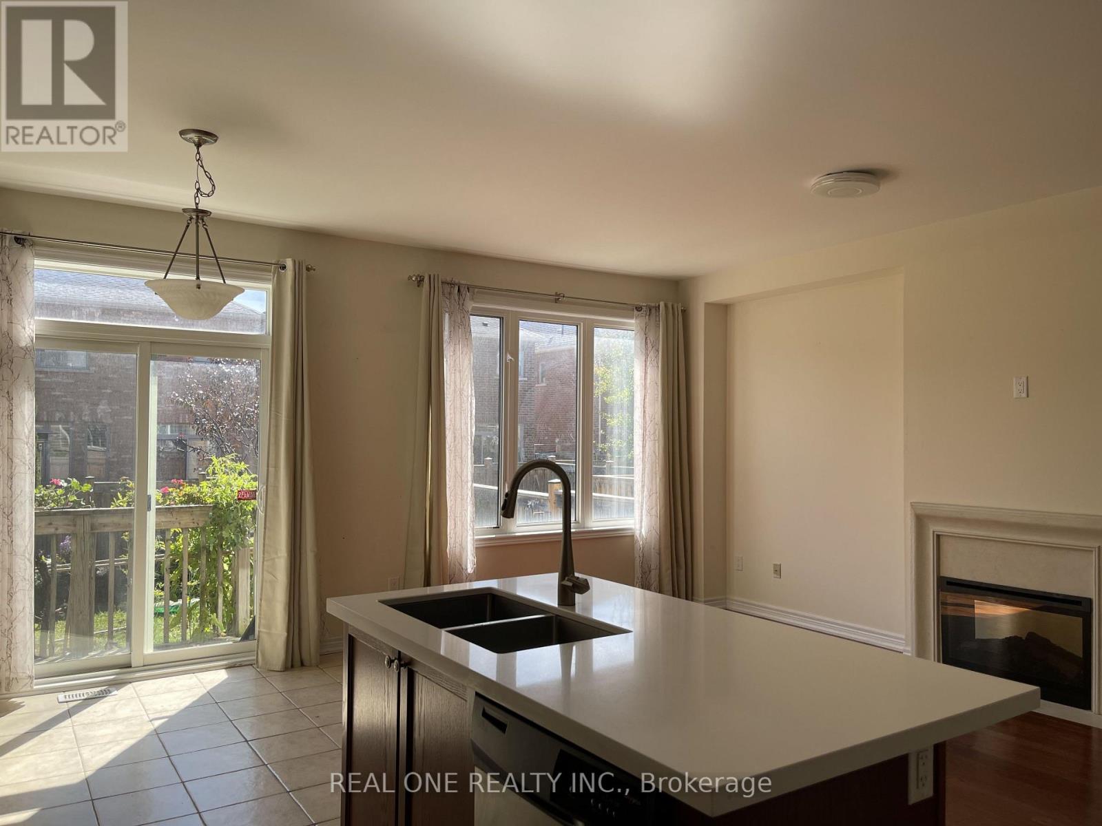 25 Paper Mills Crescent, Richmond Hill, Ontario  L4E 0V5 - Photo 7 - N13854608