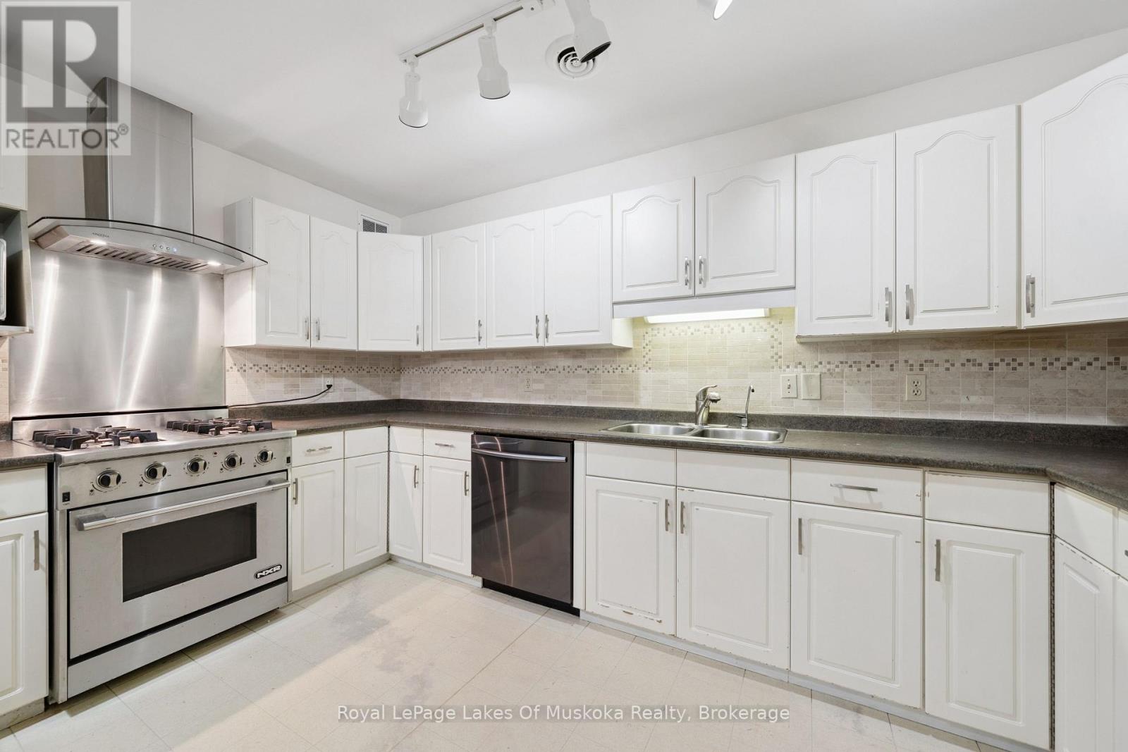 1181 Lone Pine Drive, Bracebridge, Ontario  P1L 1X4 - Photo 11 - X13854576