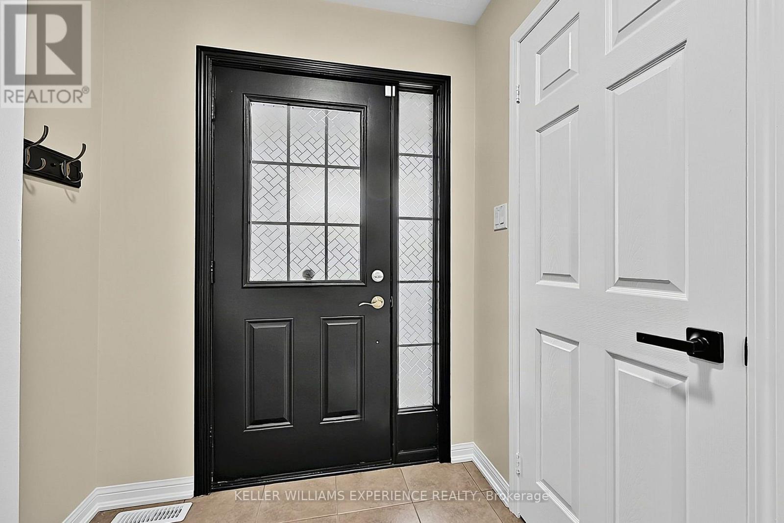 78 Commonwealth Road, Barrie (Innis-Shore), Ontario  L4M 0C9 - Photo 7 - S13854562