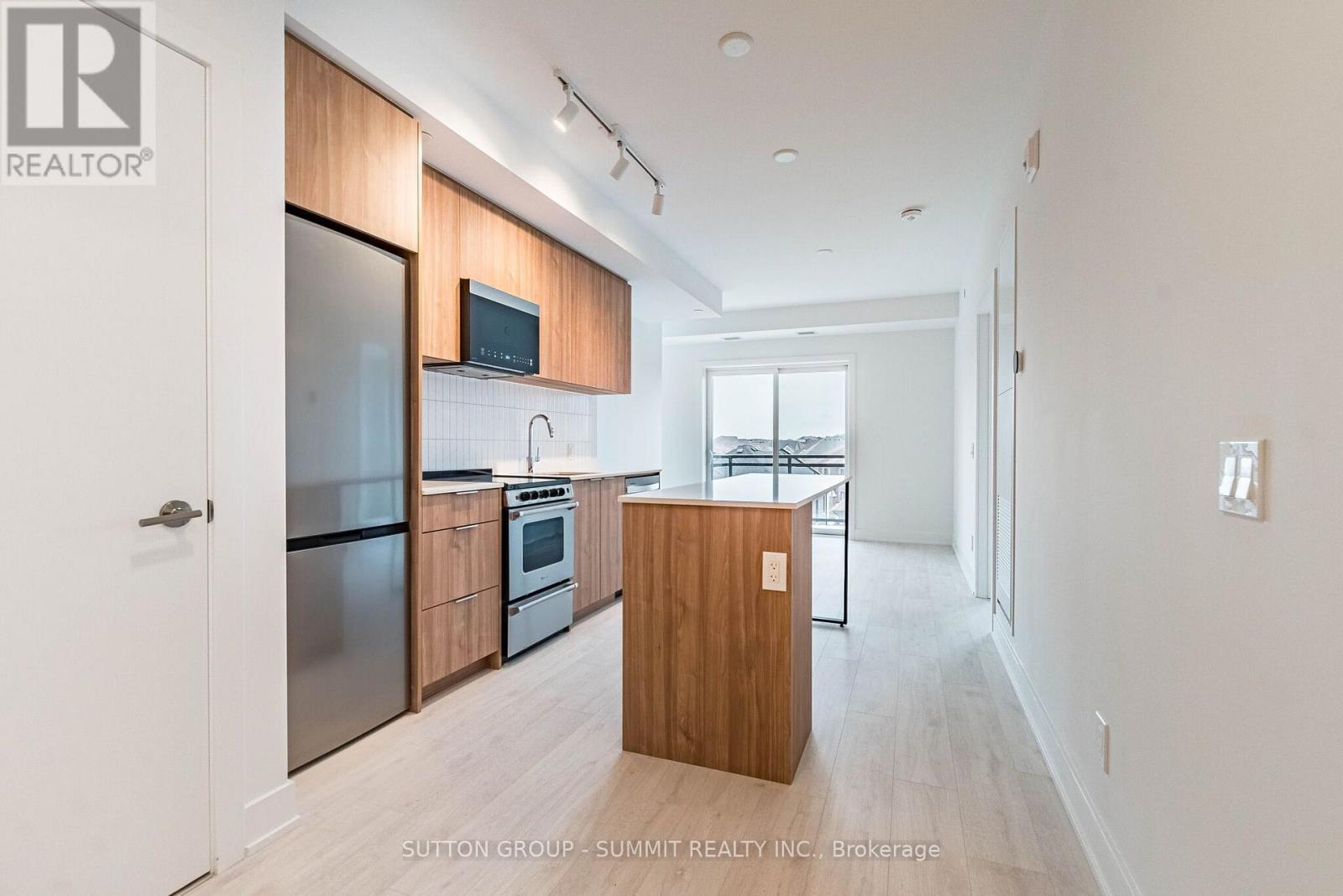 421 - 3008 WILLIAM CUTMORE BOULEVARD