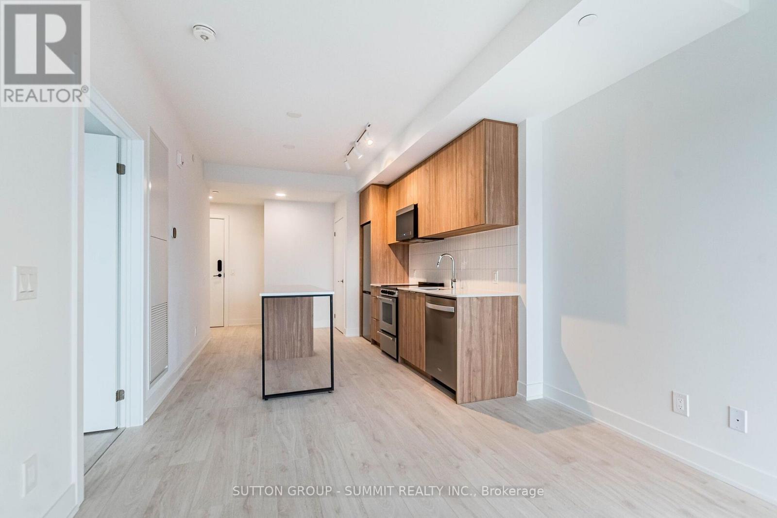 421 - 3008 WILLIAM CUTMORE BOULEVARD
