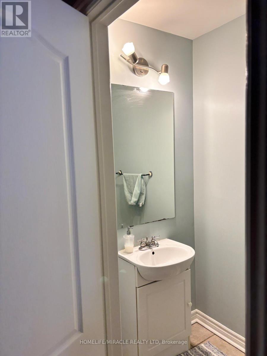 820 Othello Court, Mississauga (Meadowvale Village), Ontario  L5W 1H2 - Photo 10 - W13854596