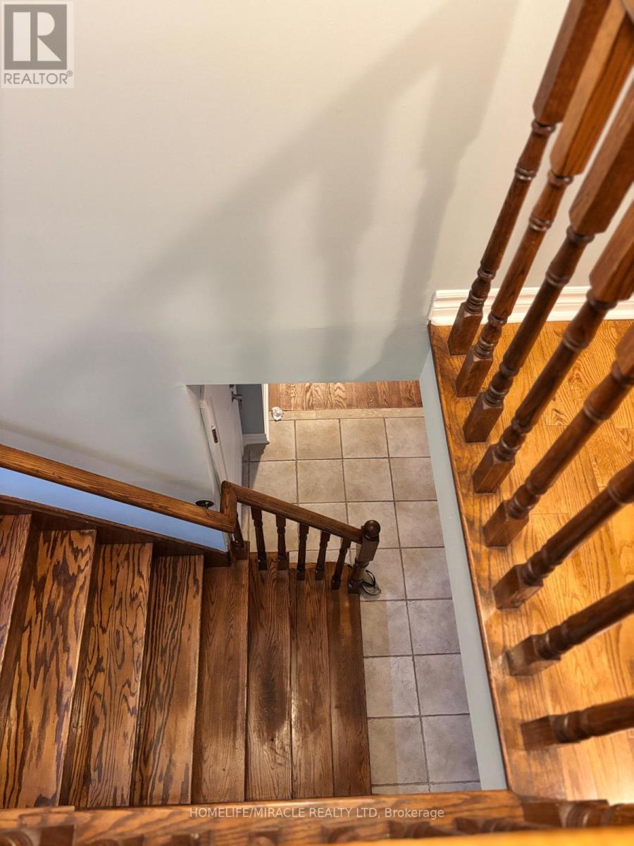 820 Othello Court, Mississauga (Meadowvale Village), Ontario  L5W 1H2 - Photo 2 - W13854596