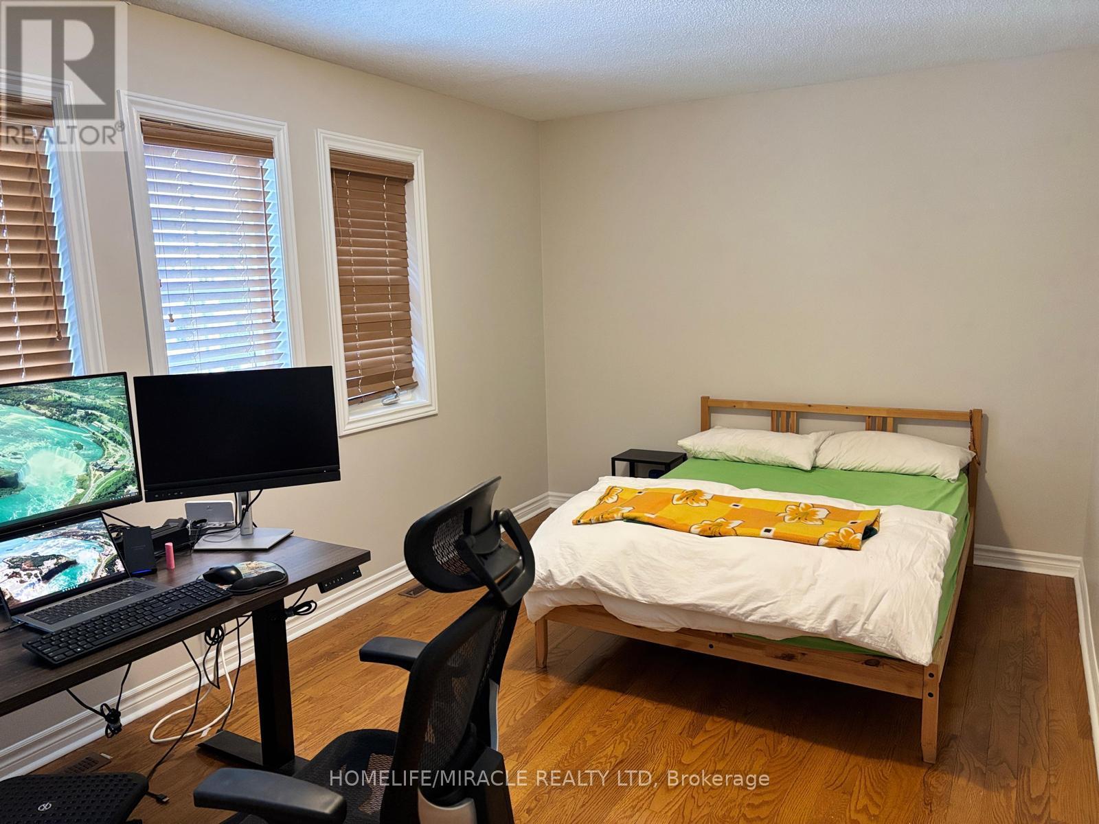 820 Othello Court, Mississauga (Meadowvale Village), Ontario  L5W 1H2 - Photo 3 - W13854596
