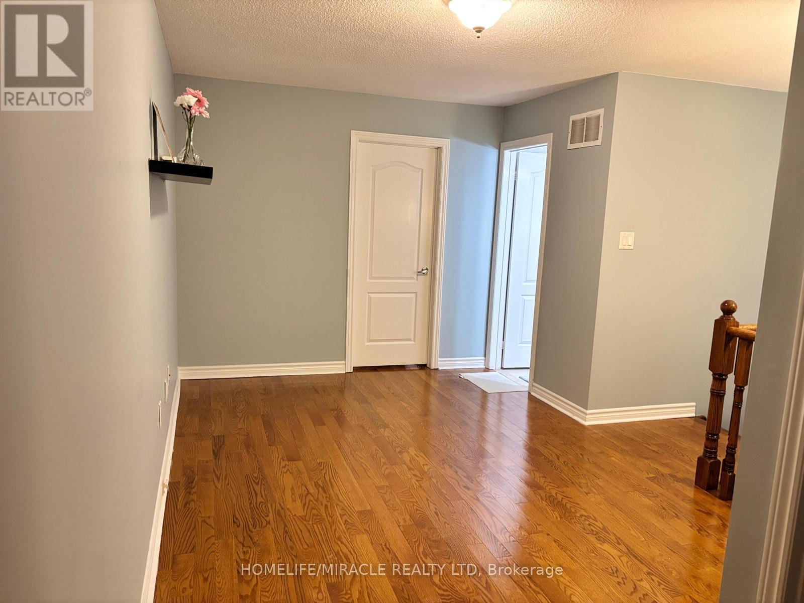 820 Othello Court, Mississauga (Meadowvale Village), Ontario  L5W 1H2 - Photo 4 - W13854596