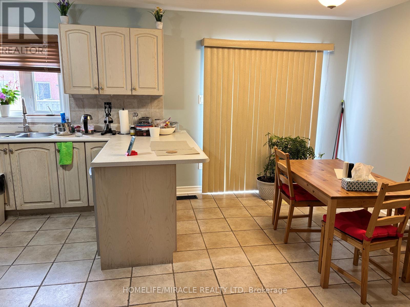 820 Othello Court, Mississauga (Meadowvale Village), Ontario  L5W 1H2 - Photo 7 - W13854596