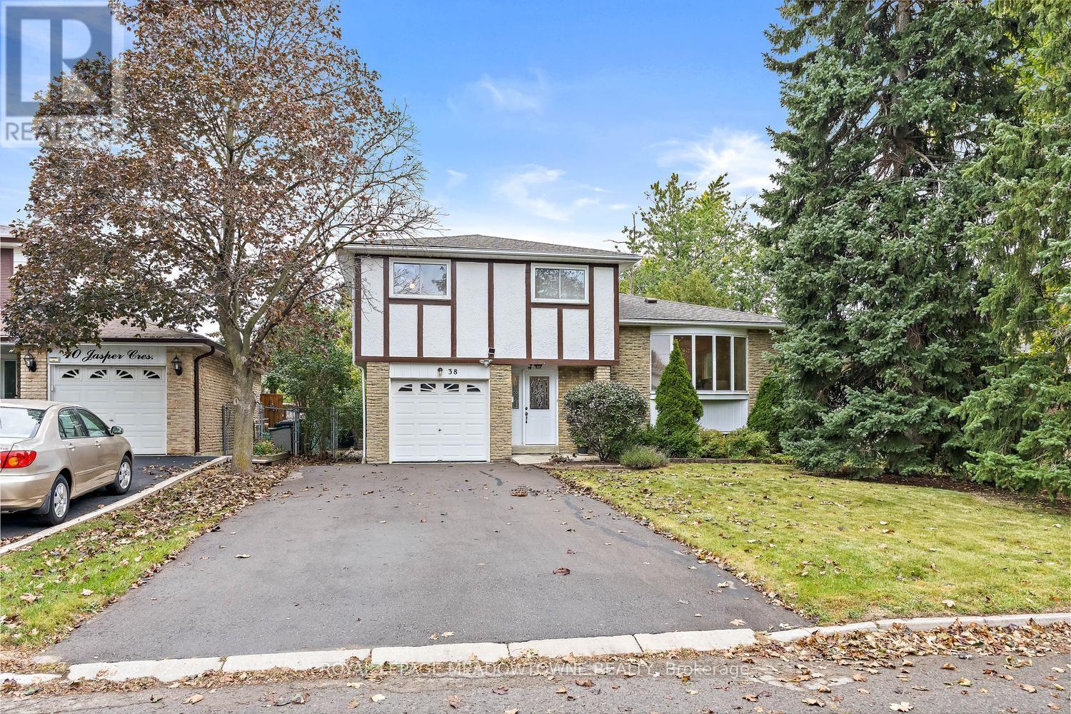 38 Jasper Crescent, Brampton (Northgate), Ontario  L6S 2G2 - Photo 1 - W13854632