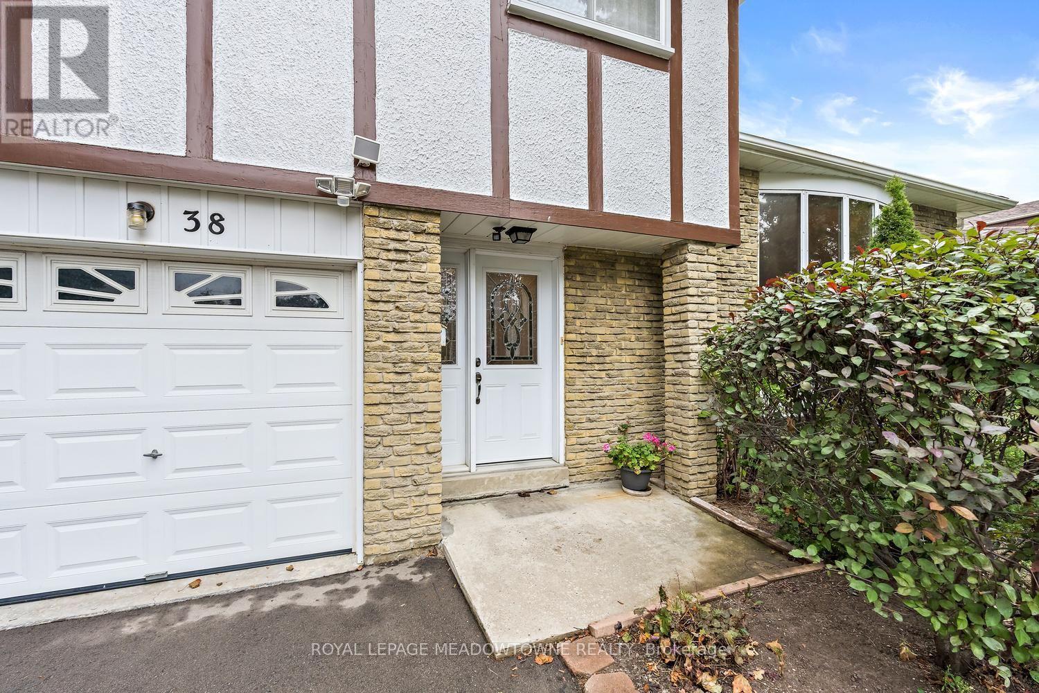38 Jasper Crescent, Brampton (Northgate), Ontario  L6S 2G2 - Photo 4 - W13854632