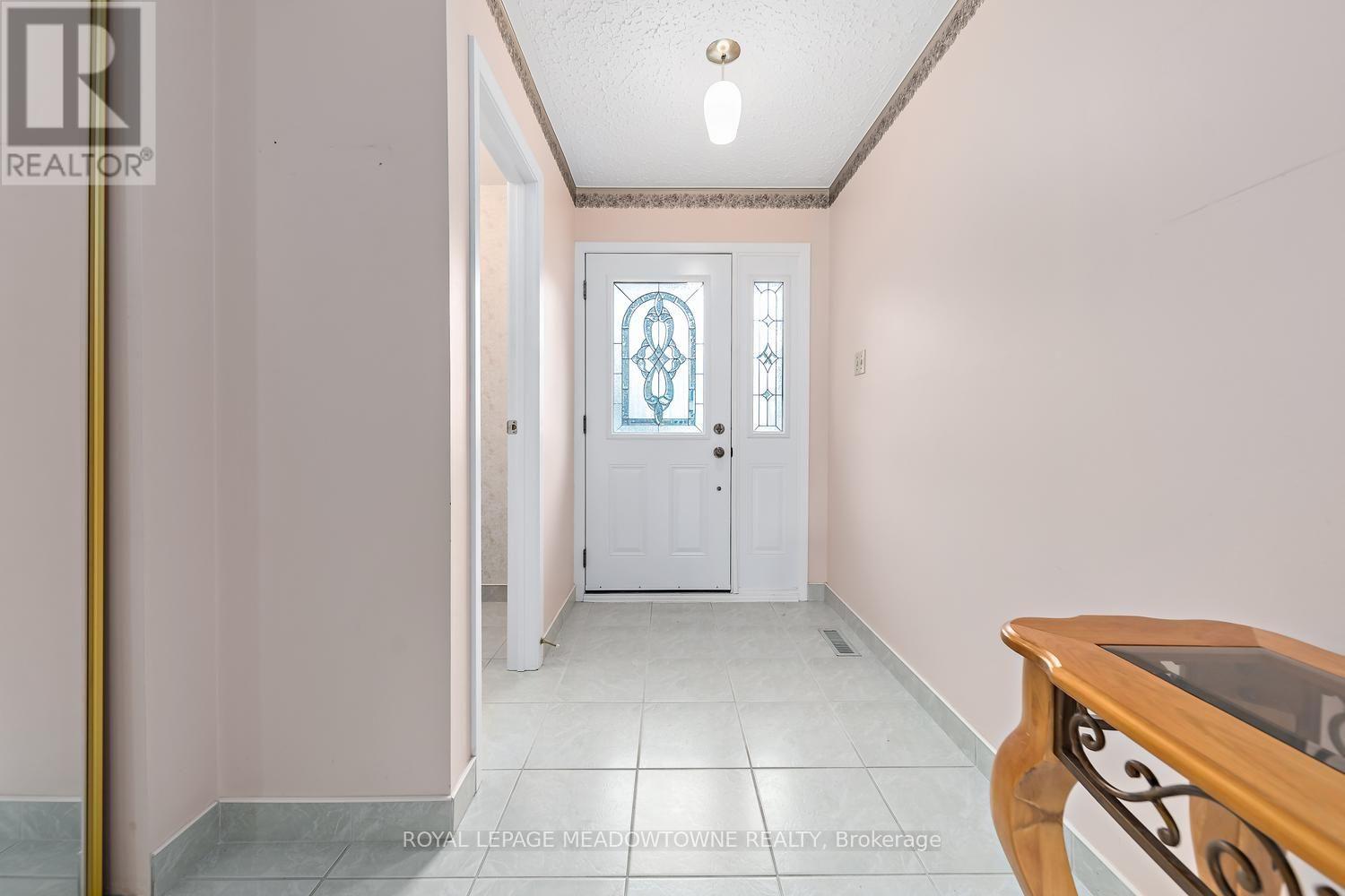 38 Jasper Crescent, Brampton (Northgate), Ontario  L6S 2G2 - Photo 5 - W13854632