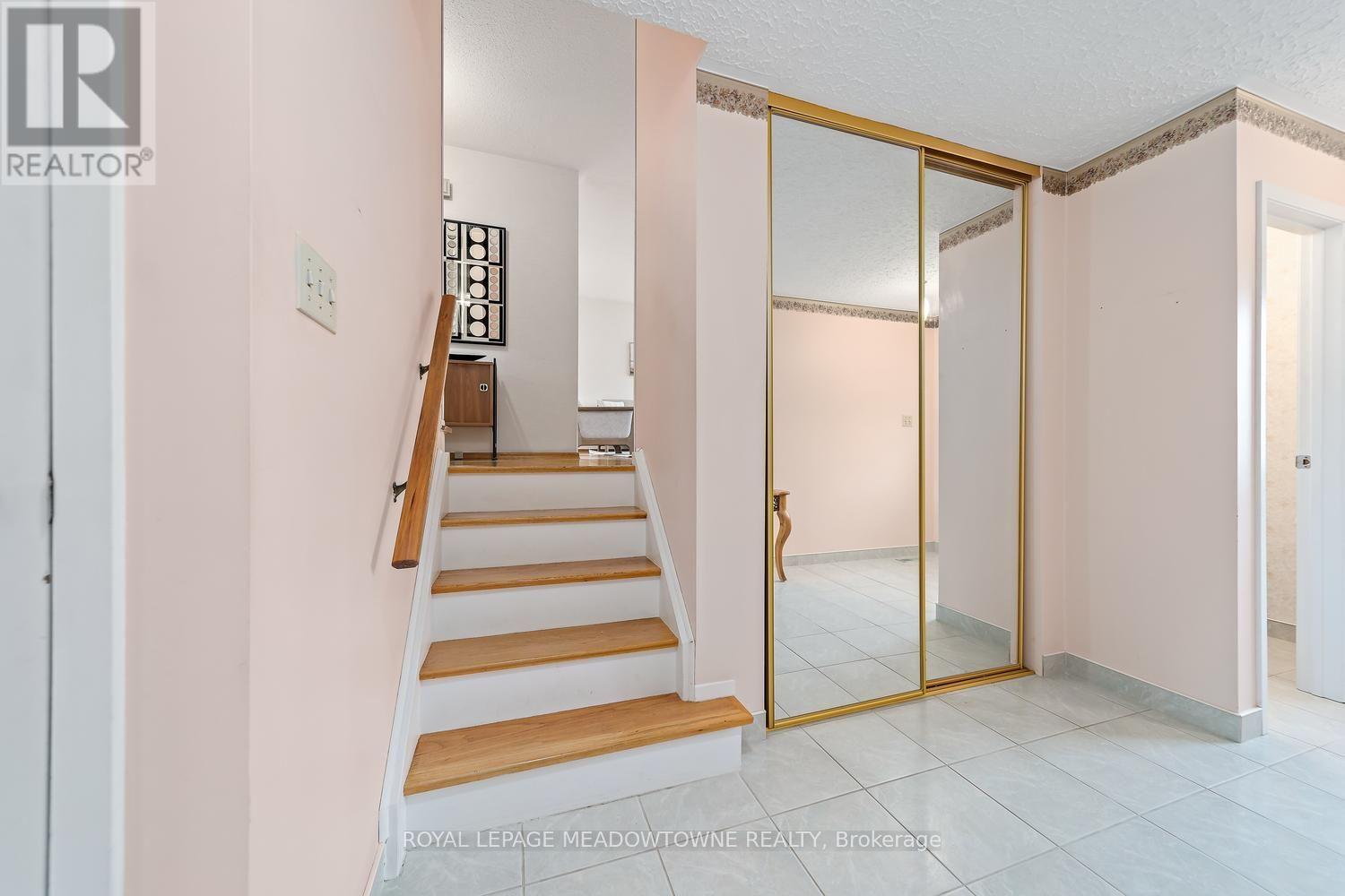 38 Jasper Crescent, Brampton (Northgate), Ontario  L6S 2G2 - Photo 8 - W13854632