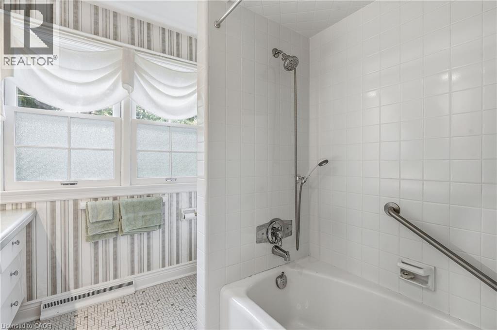 152 Breckondale Court, Burlington, Ontario  L7N 1X7 - Photo 34 - 40867675
