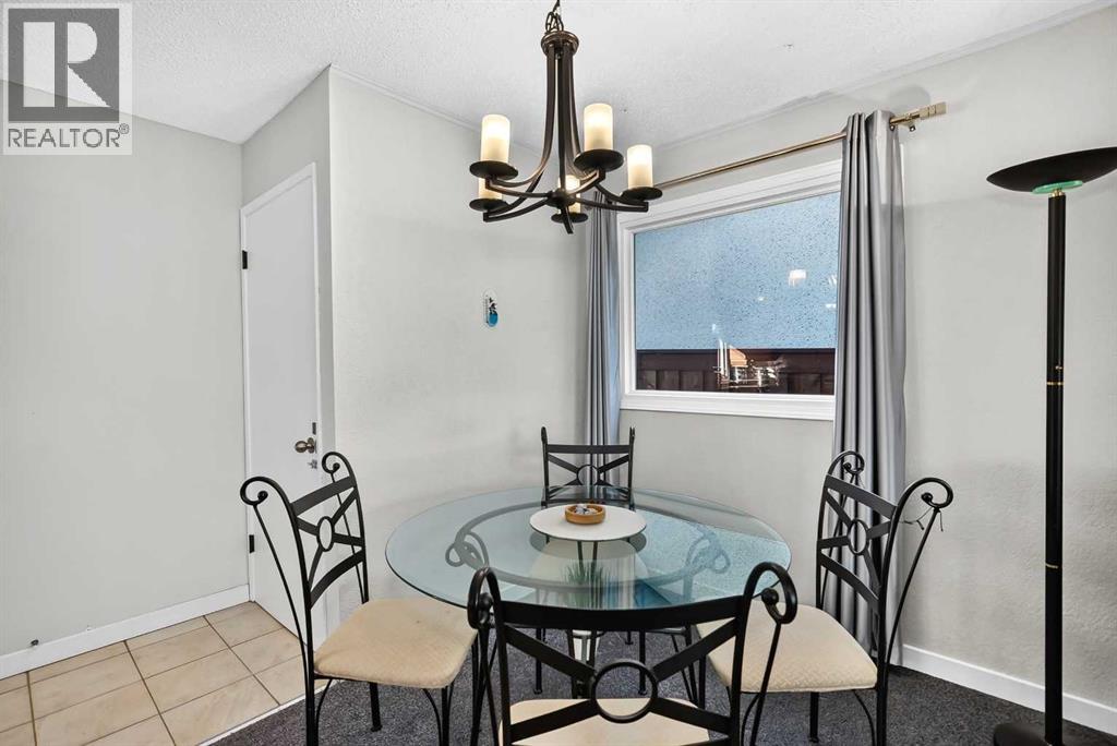 10647 Shillington Crescent SW, Calgary, Alberta  T2W 0N8 - Photo 13 - A2349397