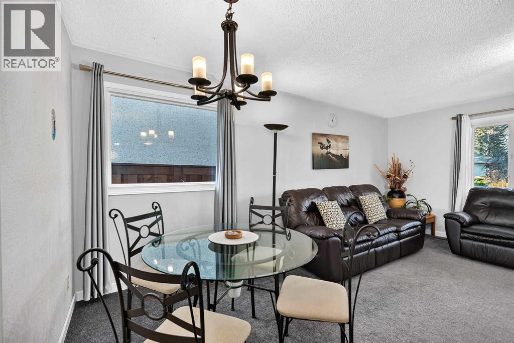 10647 Shillington Crescent SW, Calgary, Alberta  T2W 0N8 - Photo 16 - A2349397