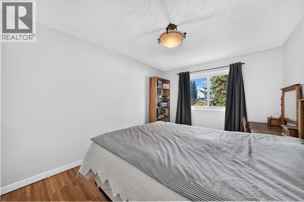 10647 Shillington Crescent SW, Calgary, Alberta  T2W 0N8 - Photo 20 - A2349397