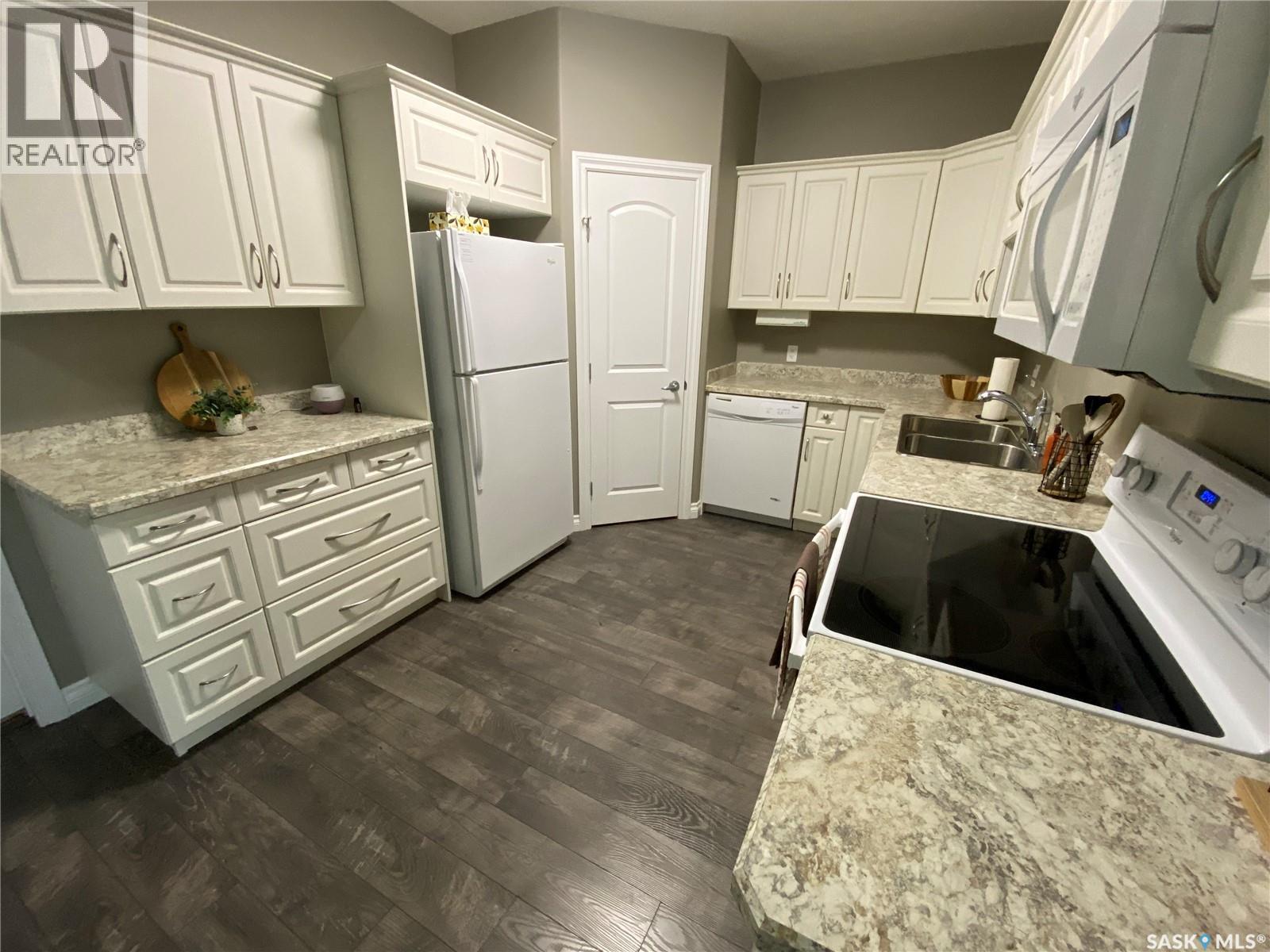 305 123 Balmoral Street, Yorkton, Saskatchewan  S3N 4J2 - Photo 3 - SK050140