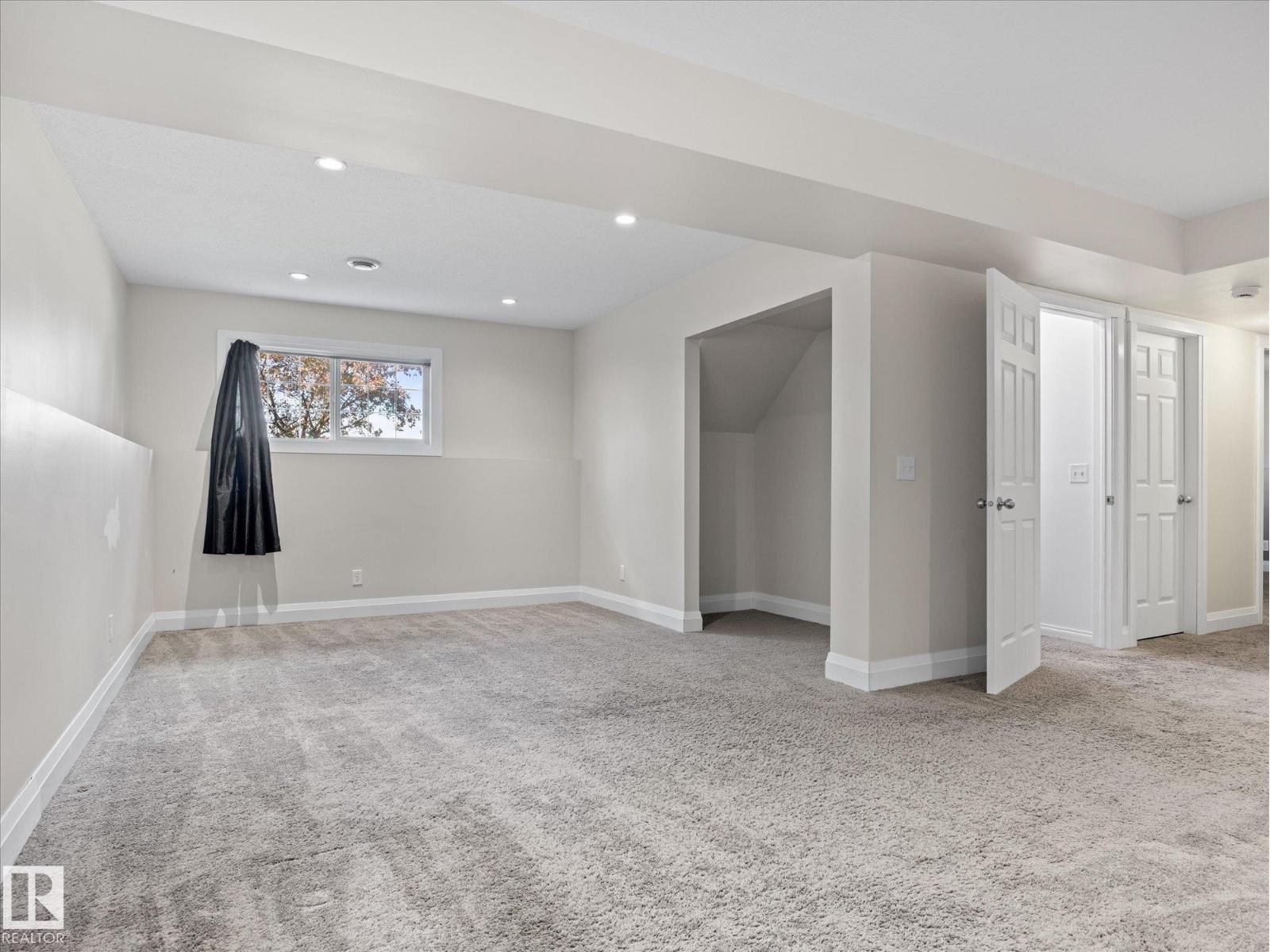 21 SPRUCE MEADOW LN
