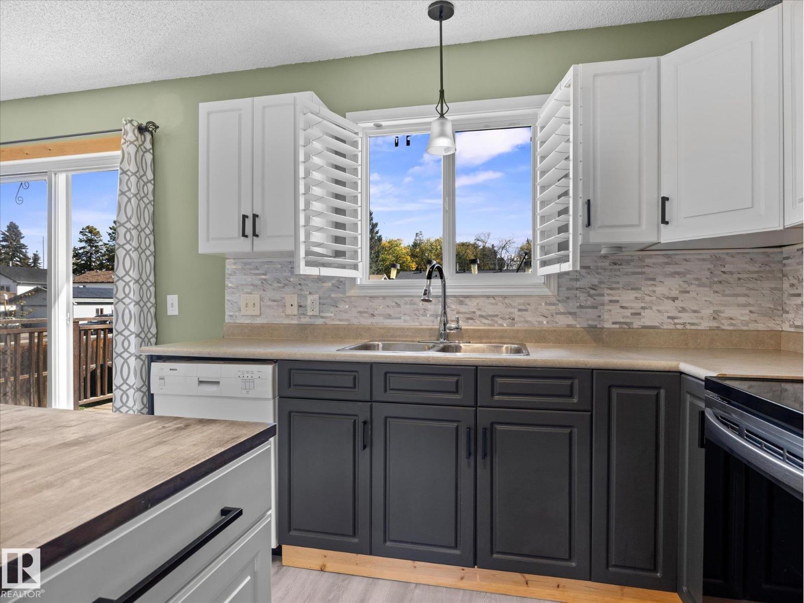 21 SPRUCE MEADOW LN
