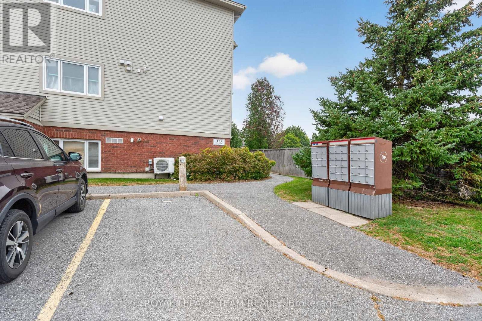173-C Crestway Drive, Ottawa, Ontario  K2G 7C8 - Photo 3 - X13854918