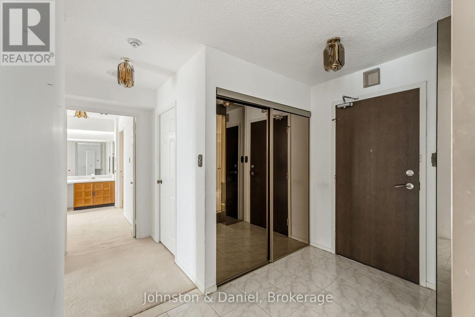 1107 - 2350 BRIDLETOWNE CIRCLE Toronto (L'Amoreaux) Ontario Canada M1W3E6 5