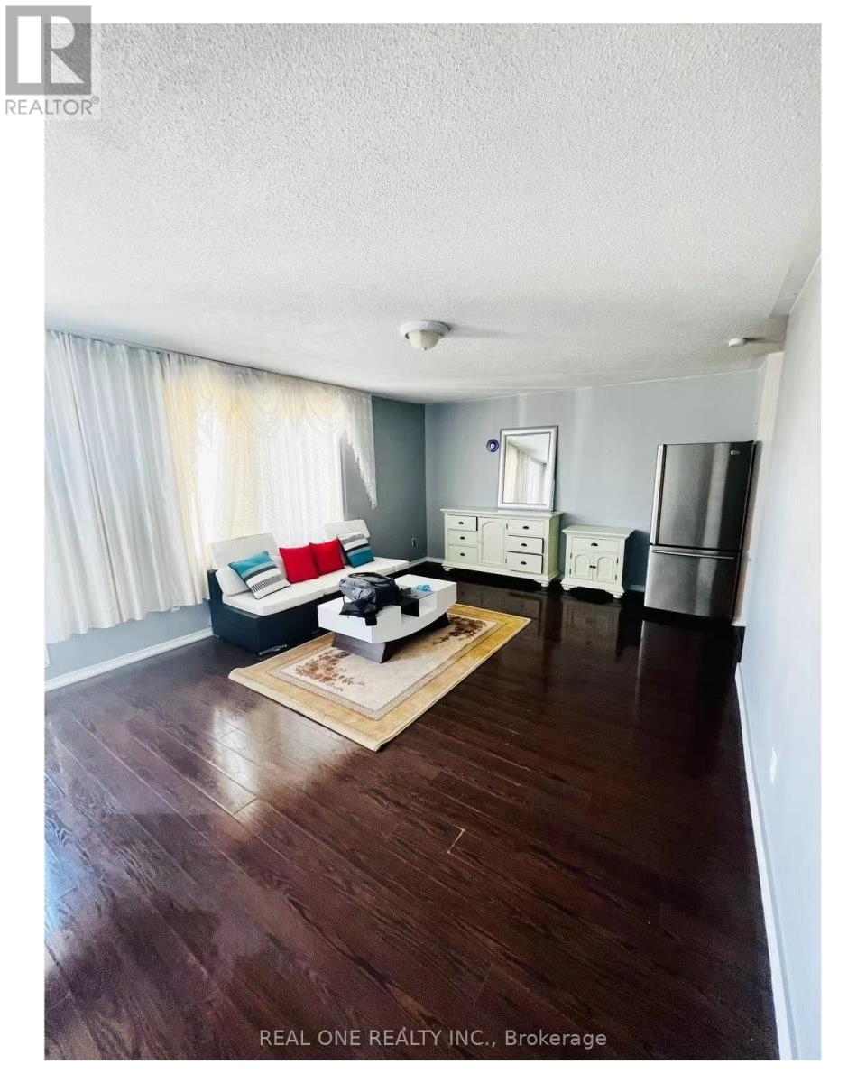 15 Hackett Avenue, Toronto (York University Heights), Ontario  M3J 0C7 - Photo 3 - W13740396
