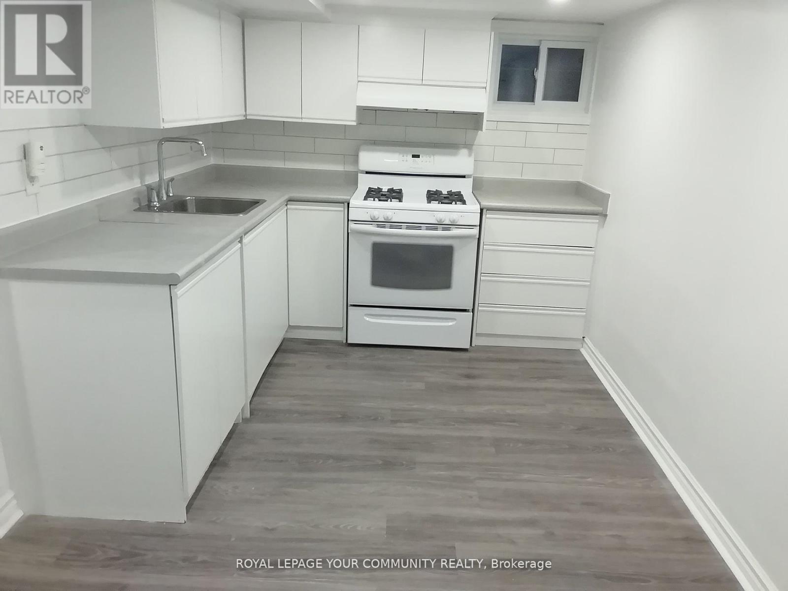 Lower - 10 Ulster Street, Toronto, Ontario  M5S 1E2 - Photo 6 - C13854696