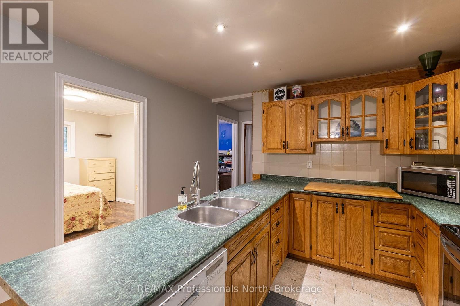 1010 Mahaffy Court, Minden Hills, Ontario  K0M 2K0 - Photo 10 - X13854780
