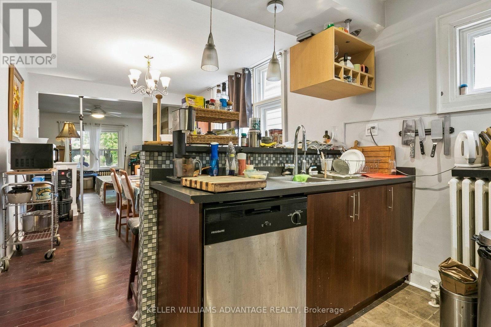 Main & 2nd - 585 Woodbine Avenue, Toronto, Ontario  M4E 2H9 - Photo 13 - E13854752