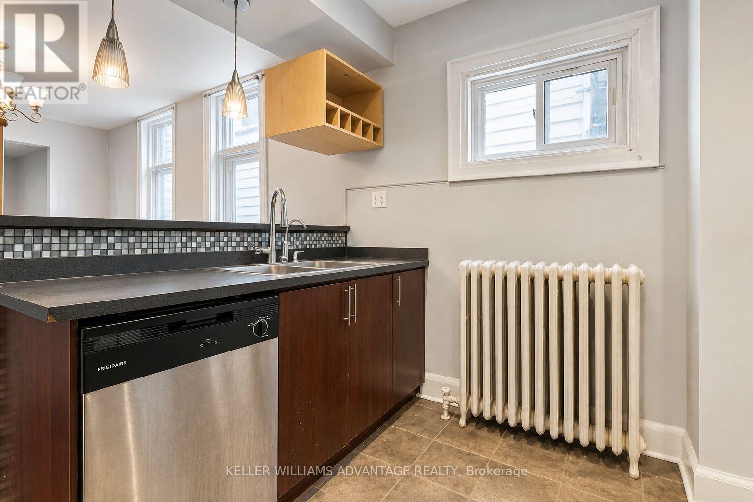 Main & 2nd - 585 Woodbine Avenue, Toronto, Ontario  M4E 2H9 - Photo 14 - E13854752