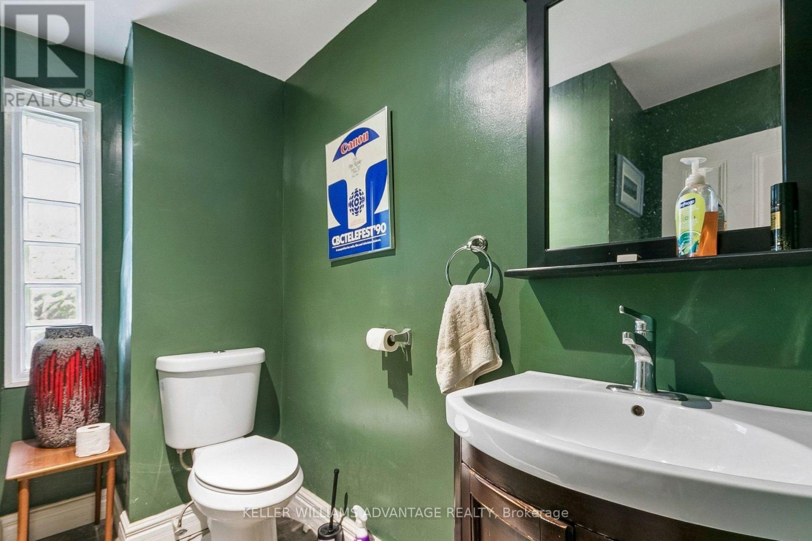 Main & 2nd - 585 Woodbine Avenue, Toronto, Ontario  M4E 2H9 - Photo 15 - E13854752