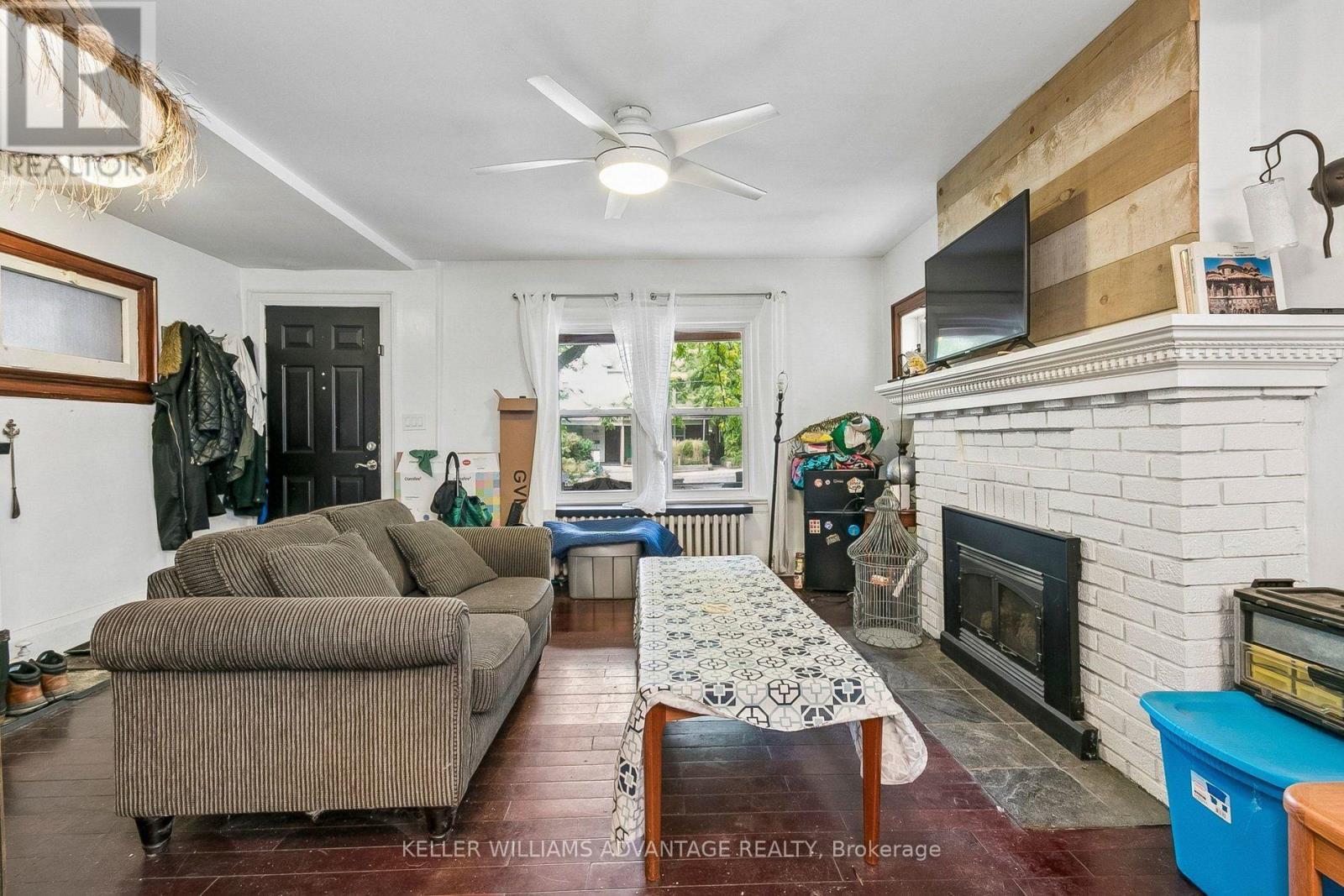 Main & 2nd - 585 Woodbine Avenue, Toronto, Ontario  M4E 2H9 - Photo 2 - E13854752