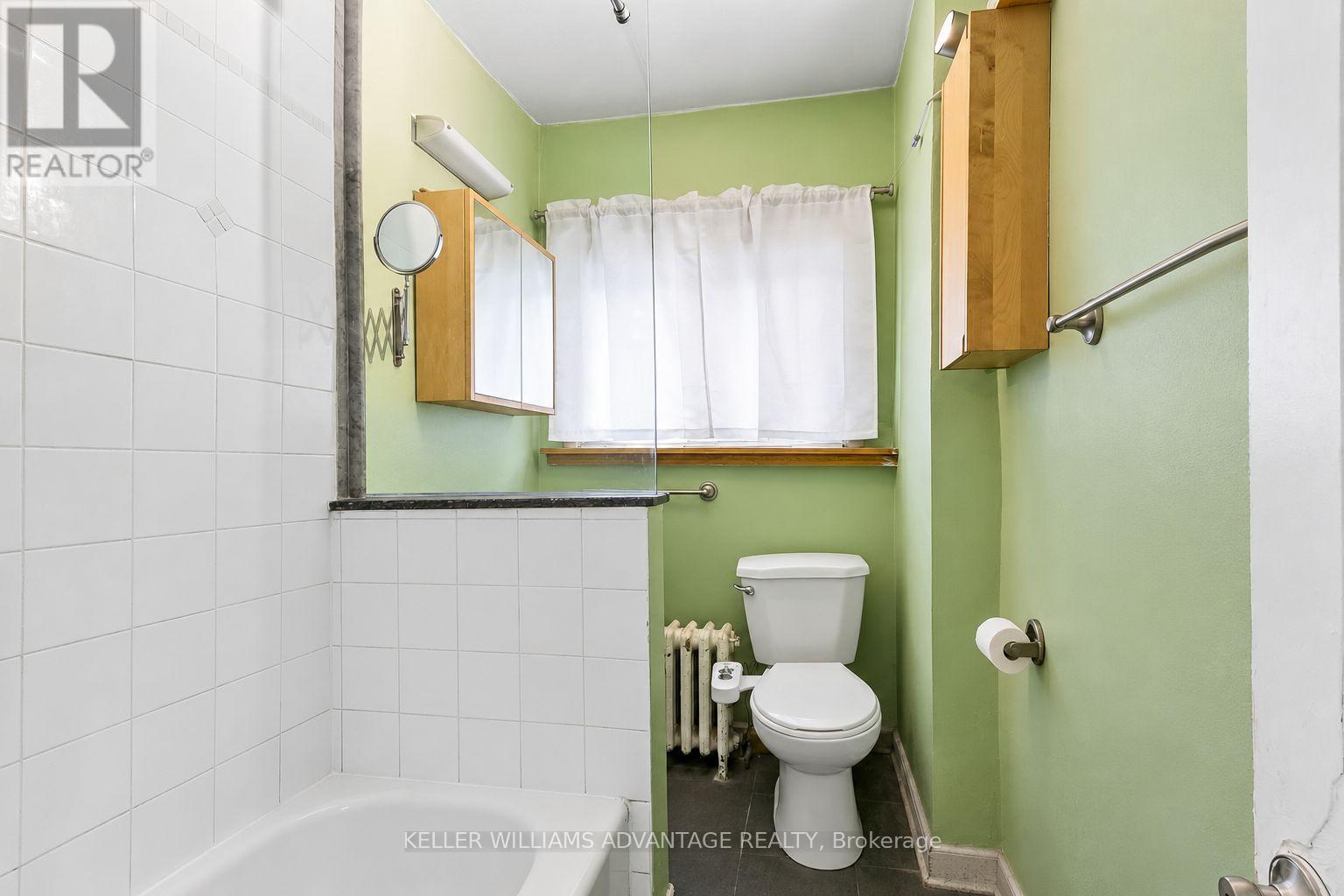 Main & 2nd - 585 Woodbine Avenue, Toronto, Ontario  M4E 2H9 - Photo 25 - E13854752