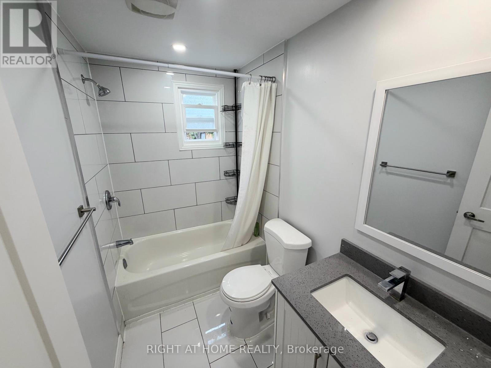 Upper - 408 Strathmore Boulevard, Toronto, Ontario  M4C 1N5 - Photo 2 - E13854936