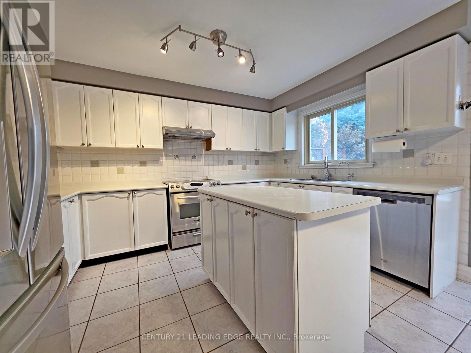 14 Hadera Place, Georgina, Ontario  L4P 3N6 - Photo 13 - N13854972