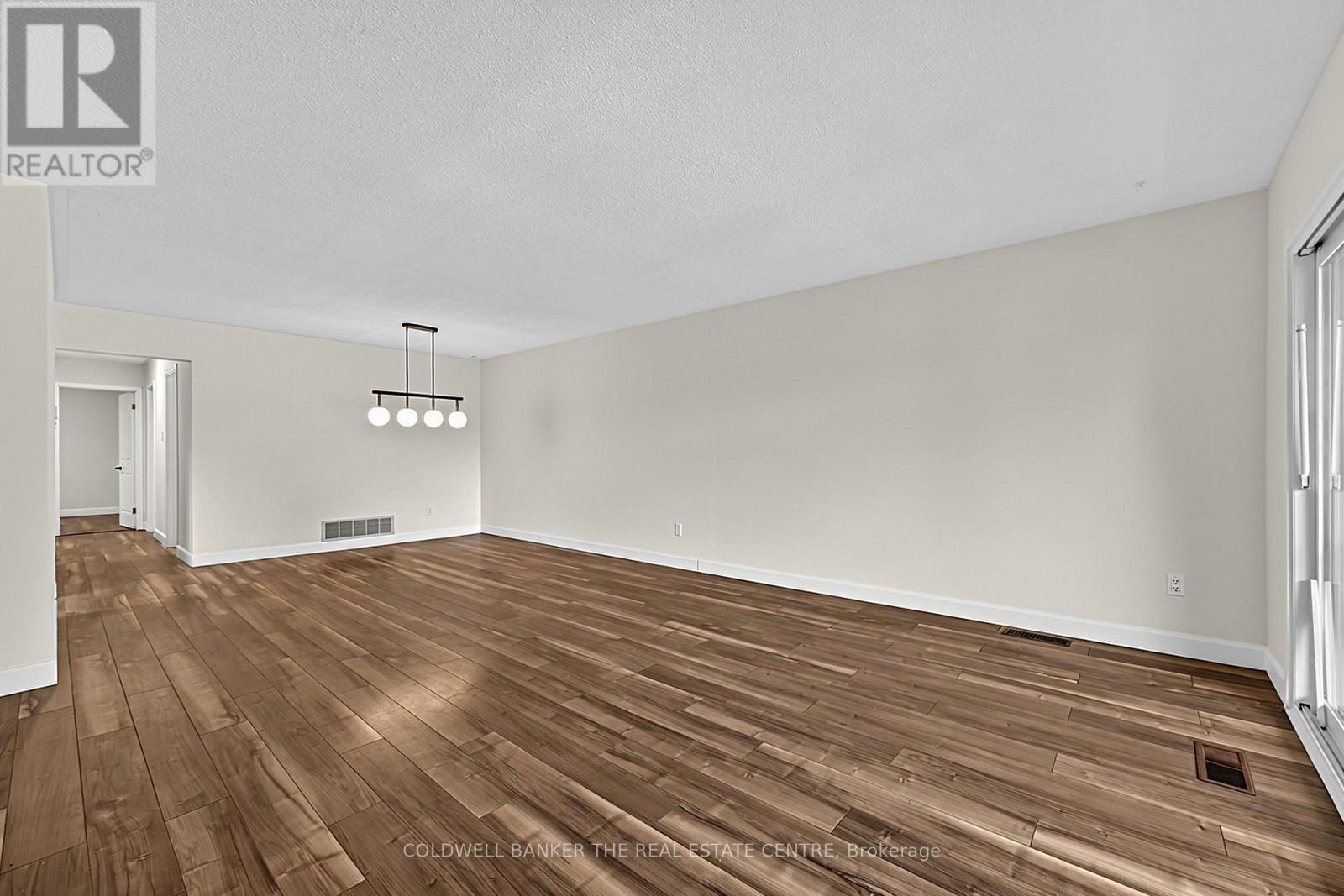 39 Highcroft Road, Barrie, Ontario  L4N 2X6 - Photo 4 - S13855002