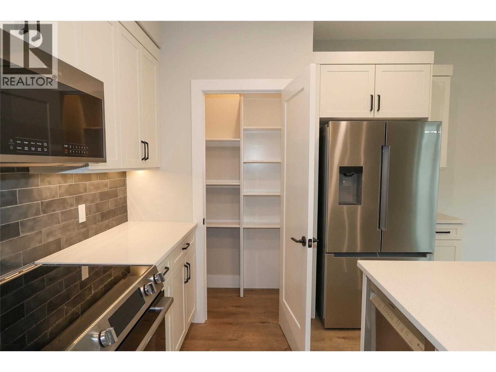 724 St Mary River Drive, Kimberley, British Columbia V1A 3J3 - Photo 5 - 10402288