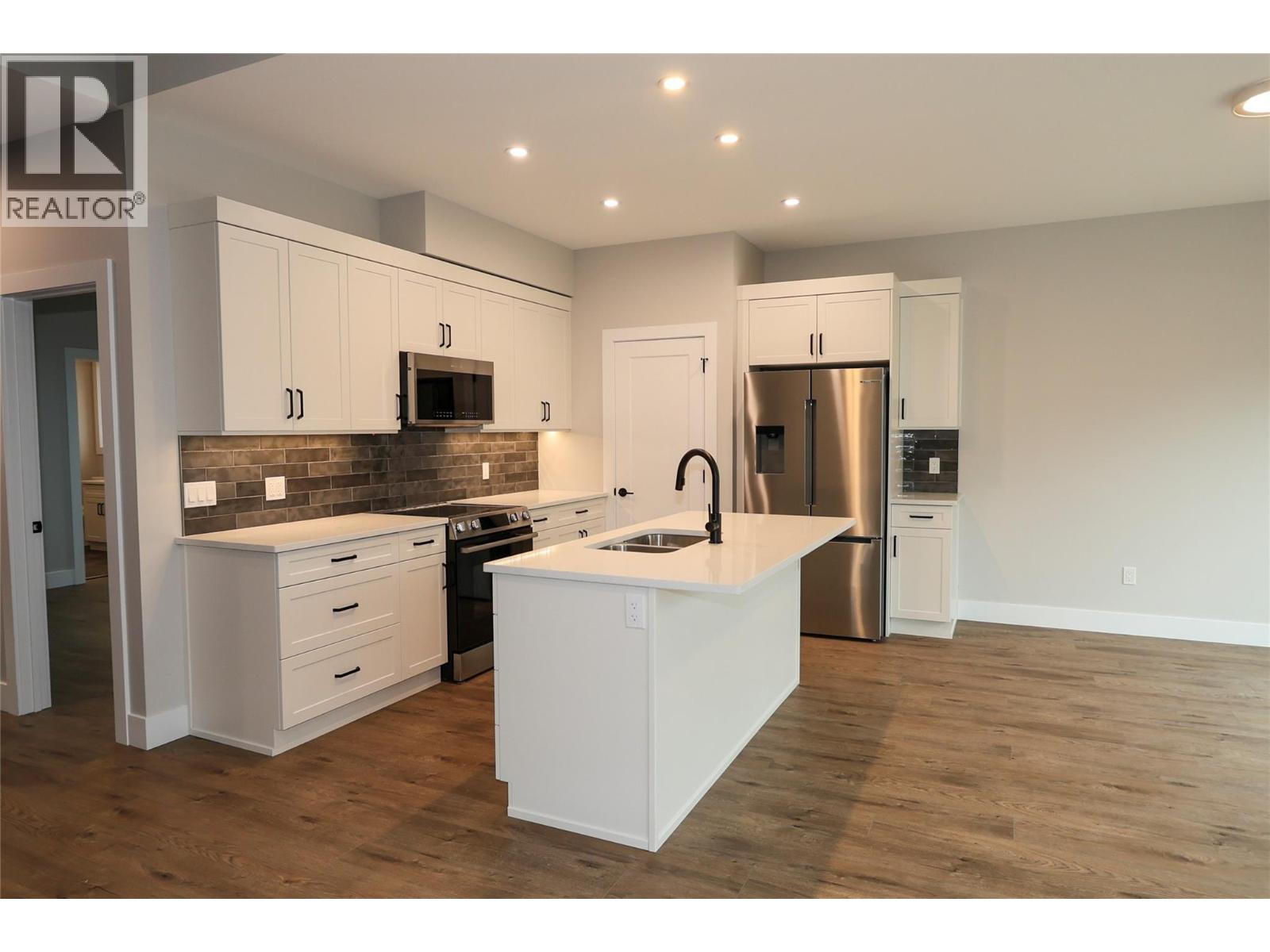 724 St Mary River Drive, Kimberley, British Columbia V1A 3J3 - Photo 2 - 10402288